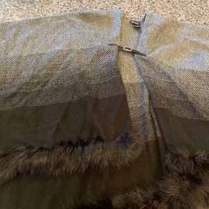 Women’s Poncho/Shaw